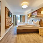 Aparthotel The Peak Hochkoenig 4*