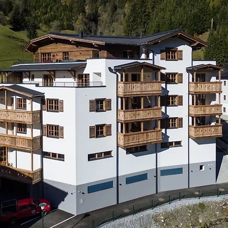 The Peak Hochkoenig Aparthotel 4*